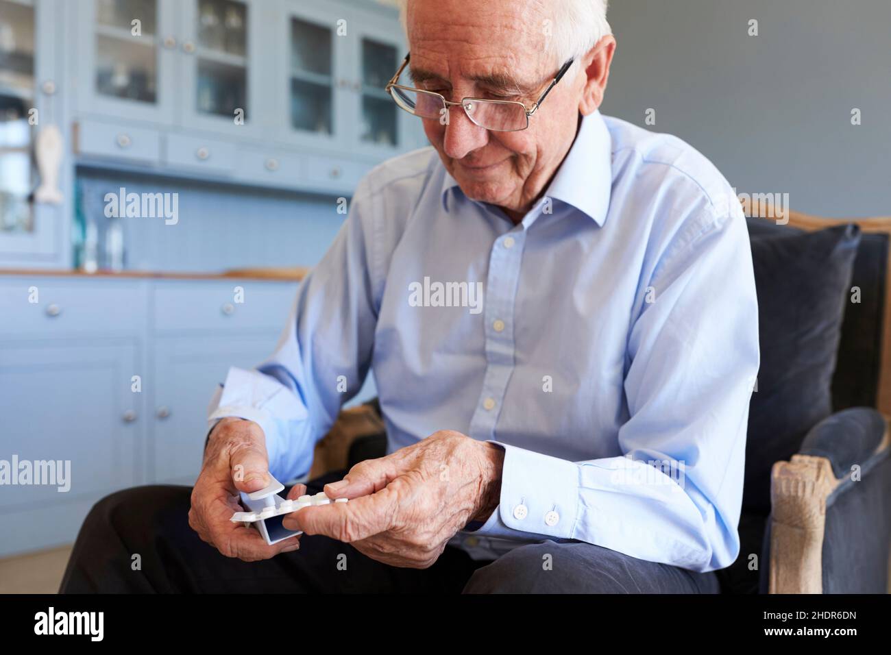 Pillola, prendendo medicina, pillola scatola manico, pillole, compressa, assunzione di medicinali, assunzione di pillole Foto Stock