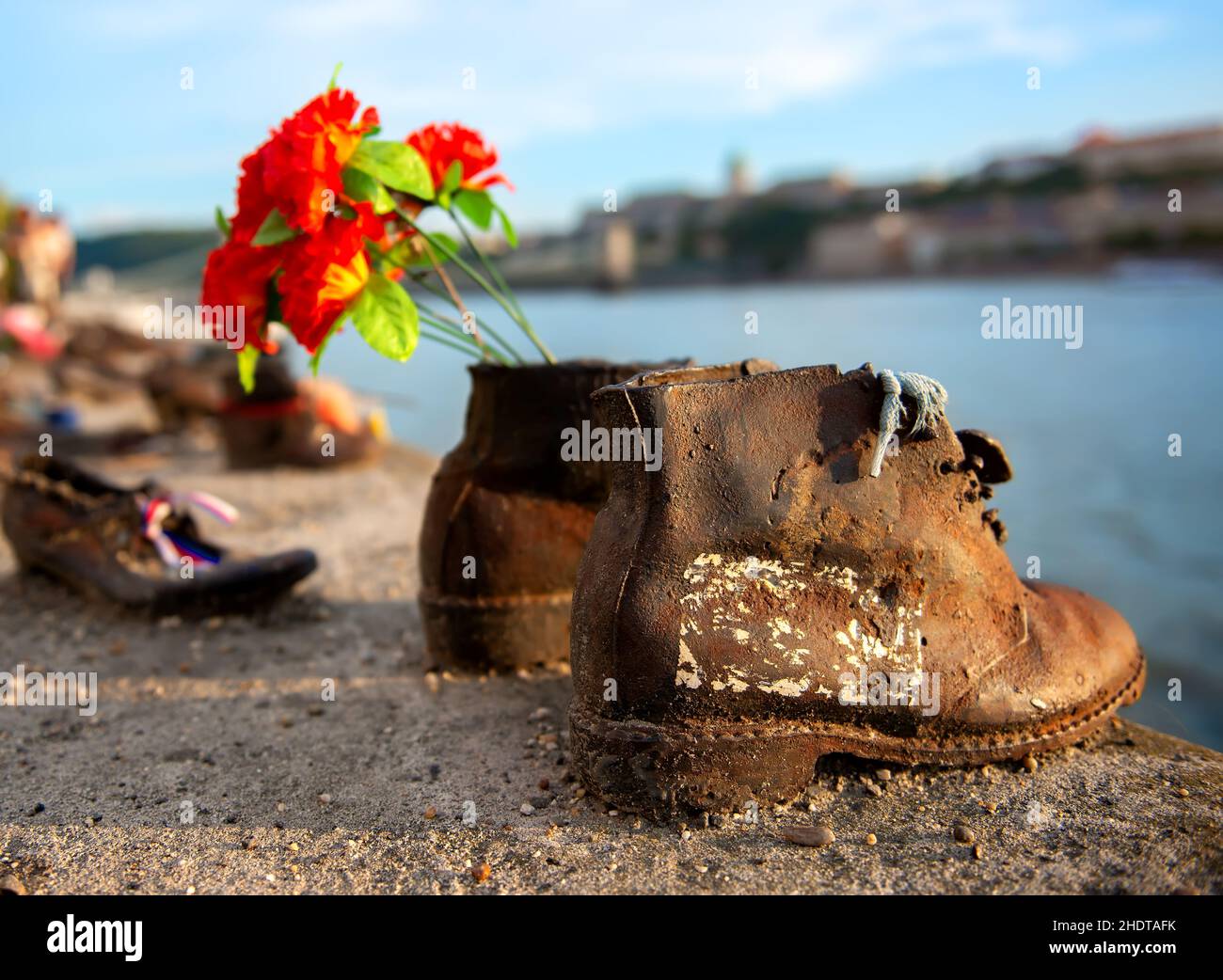 scarpe, memoriali dell'olocausto, scarpe sulla riva del danubio, scarpe da vestire, olocausto Foto Stock