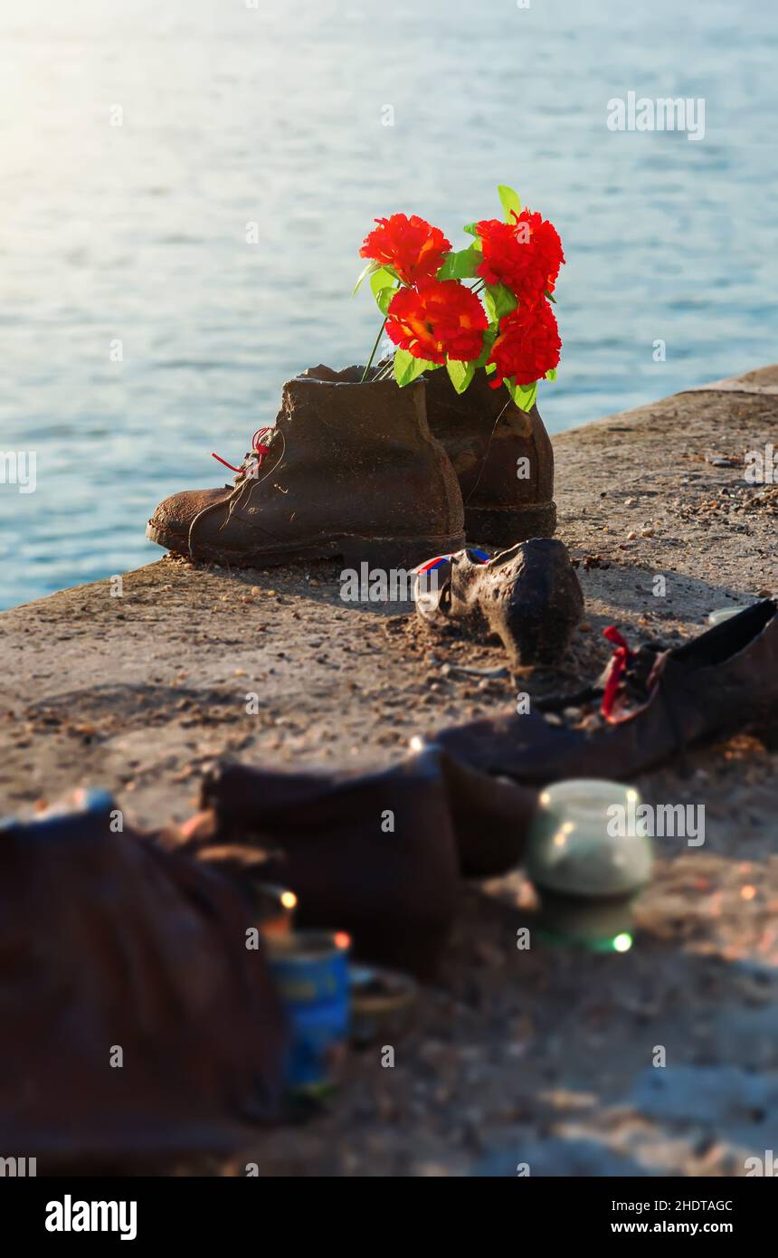 scarpe, memoriali dell'olocausto, scarpe sulla riva del danubio, scarpe da vestire, olocausto Foto Stock