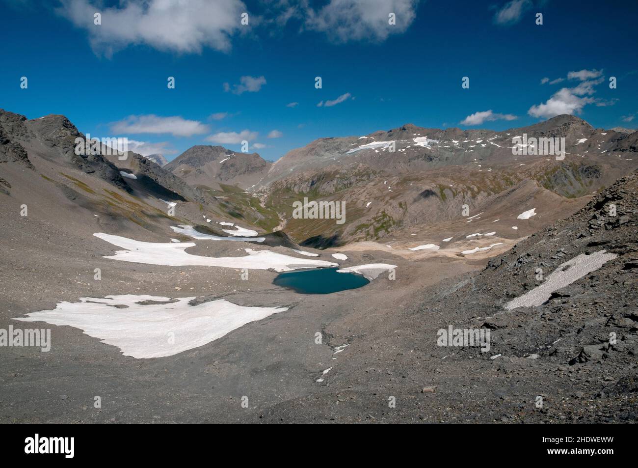 Il lago dell'antico ghiacciaio la Jave con cima Aiguille pers (3386m) e cima Pointe du Montet (3428m), Parco Nazionale della Vanoise, Haute-Maurie Foto Stock