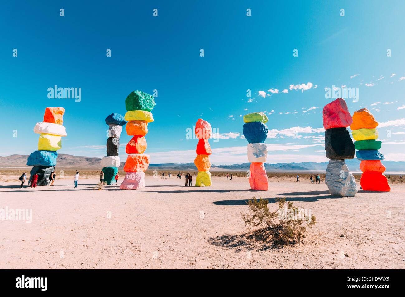 Sette Magic Mountains di Ugo Rondione vicino a Las Vegas, Nevada, USA Foto Stock