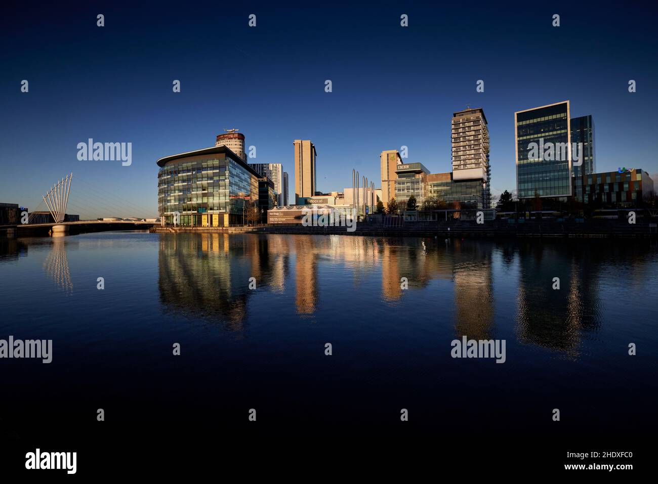 MediaCityUK Waterfront sviluppo di Salford Quays in GTR Manchester sede di Dock10 studi televisivi. Foto Stock