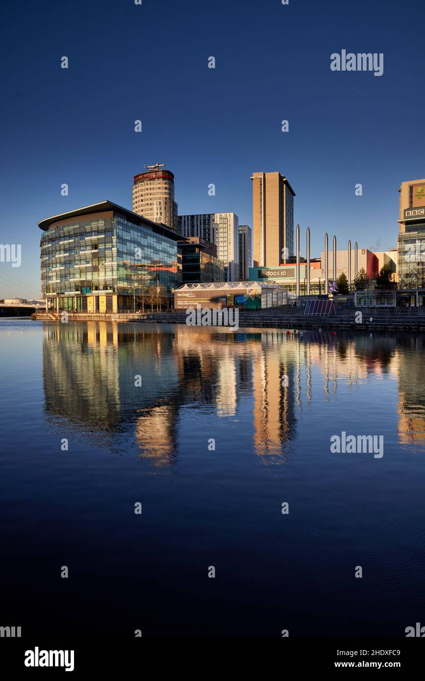 MediaCityUK Waterfront sviluppo di Salford Quays in GTR Manchester sede di Dock10 studi televisivi. Foto Stock