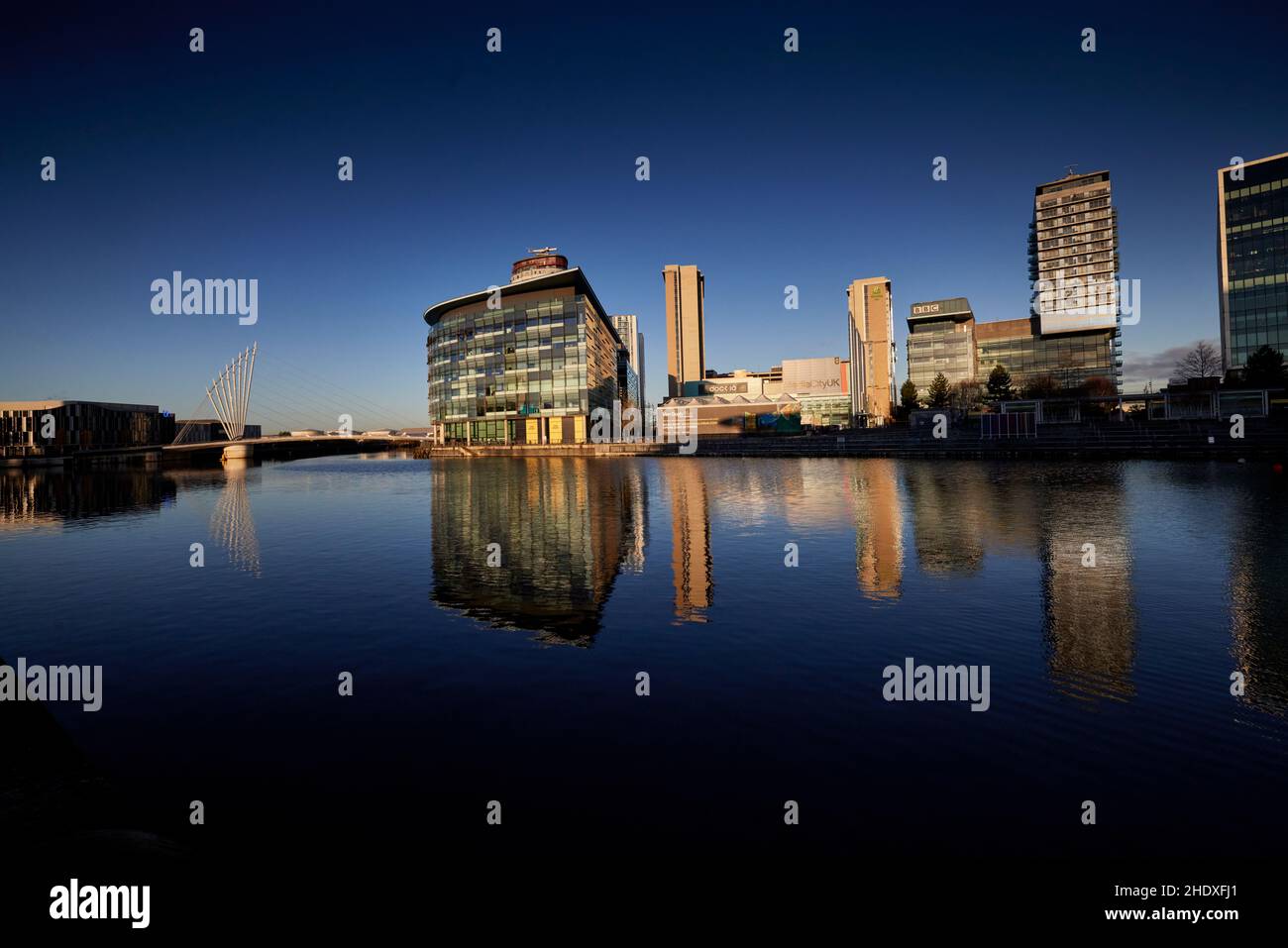 MediaCityUK Waterfront sviluppo di Salford Quays in GTR Manchester sede di Dock10 studi televisivi. Foto Stock