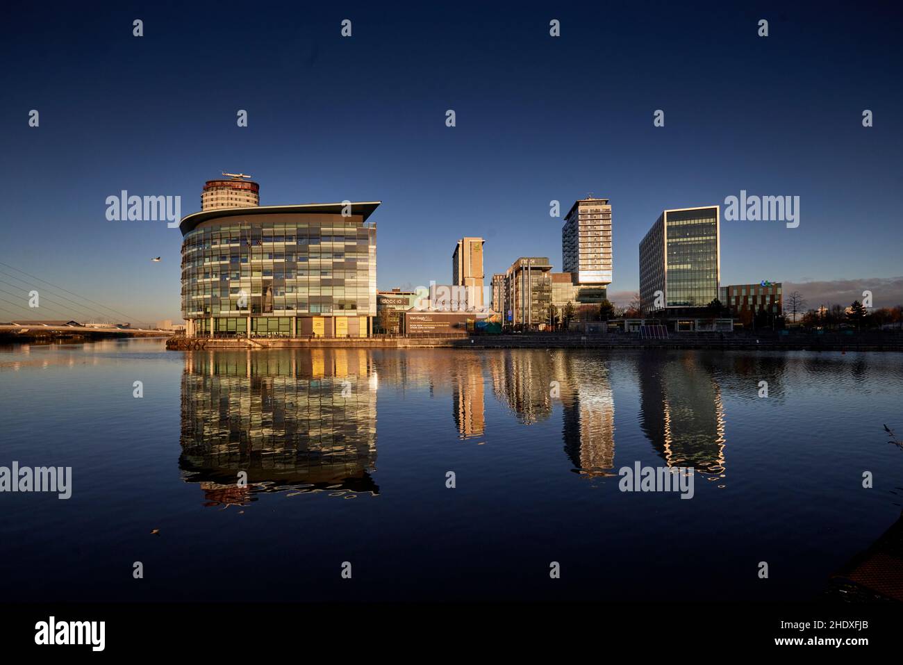 MediaCityUK Waterfront sviluppo di Salford Quays in GTR Manchester sede di Dock10 studi televisivi. Foto Stock