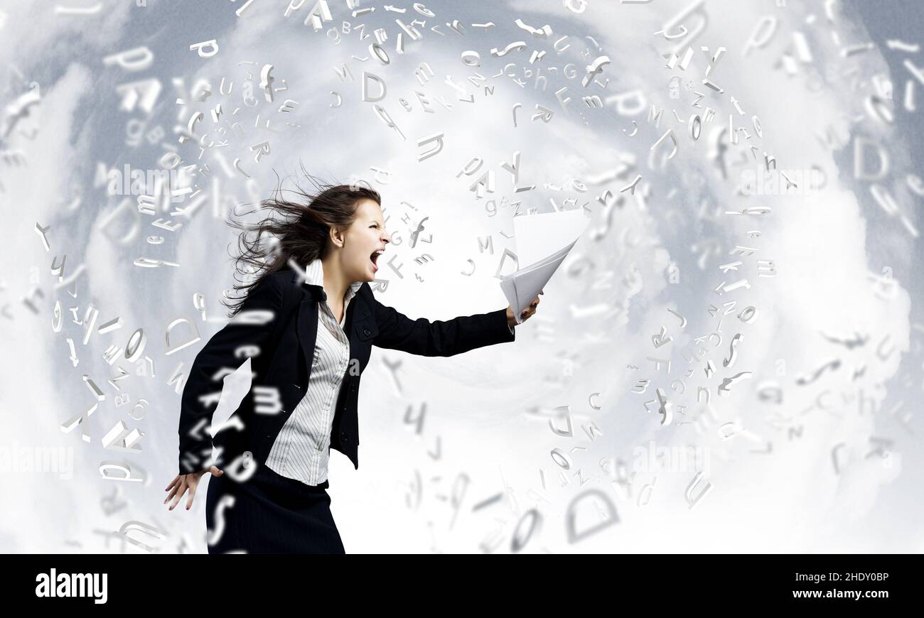 urlando, segretario, militante, informazione, urlo, urlando, urlando, assistente, assistente di ufficio, lavoratore di ufficio, lavoratori di uffici, segretari, Foto Stock