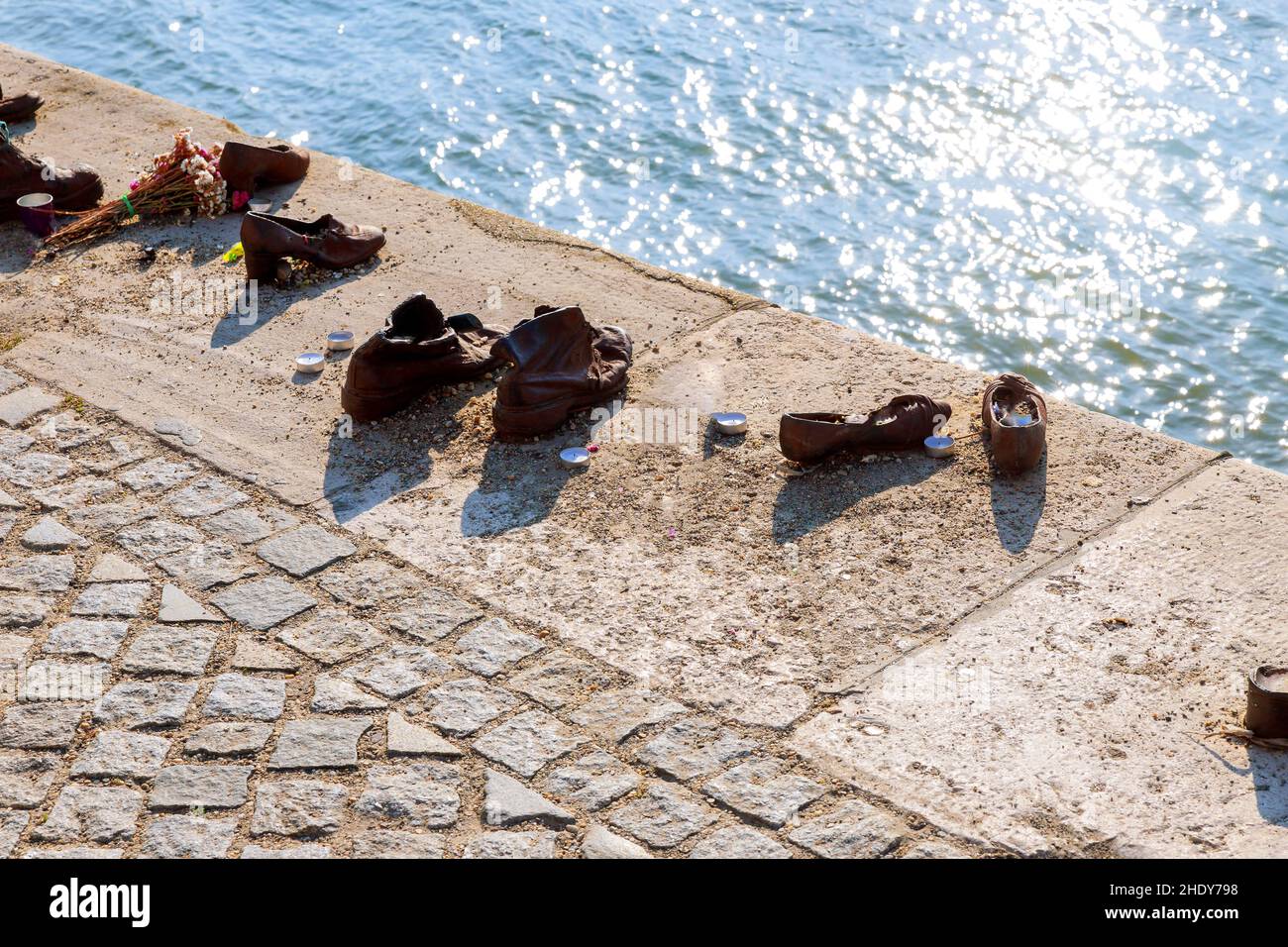 scarpe, memoriali dell'olocausto, scarpe sulla riva del danubio, scarpe da vestire, olocausto Foto Stock