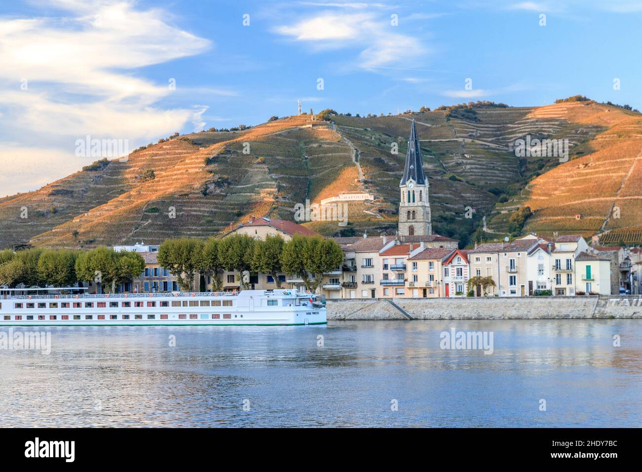 Francia, Drome, Valle del Rodano, Tain l'Hermitage, villaggio, Vigna AOC Hermitage e crociera in casa galleggiante sul fiume Rodano // Francia, Drôme (26), vallée d Foto Stock
