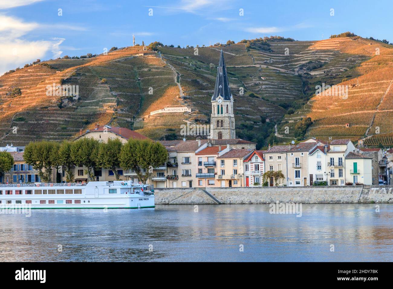 Francia, Drome, Valle del Rodano, Tain l'Hermitage, villaggio, Vigna AOC Hermitage e crociera in casa galleggiante sul fiume Rodano // Francia, Drôme (26), vallée d Foto Stock