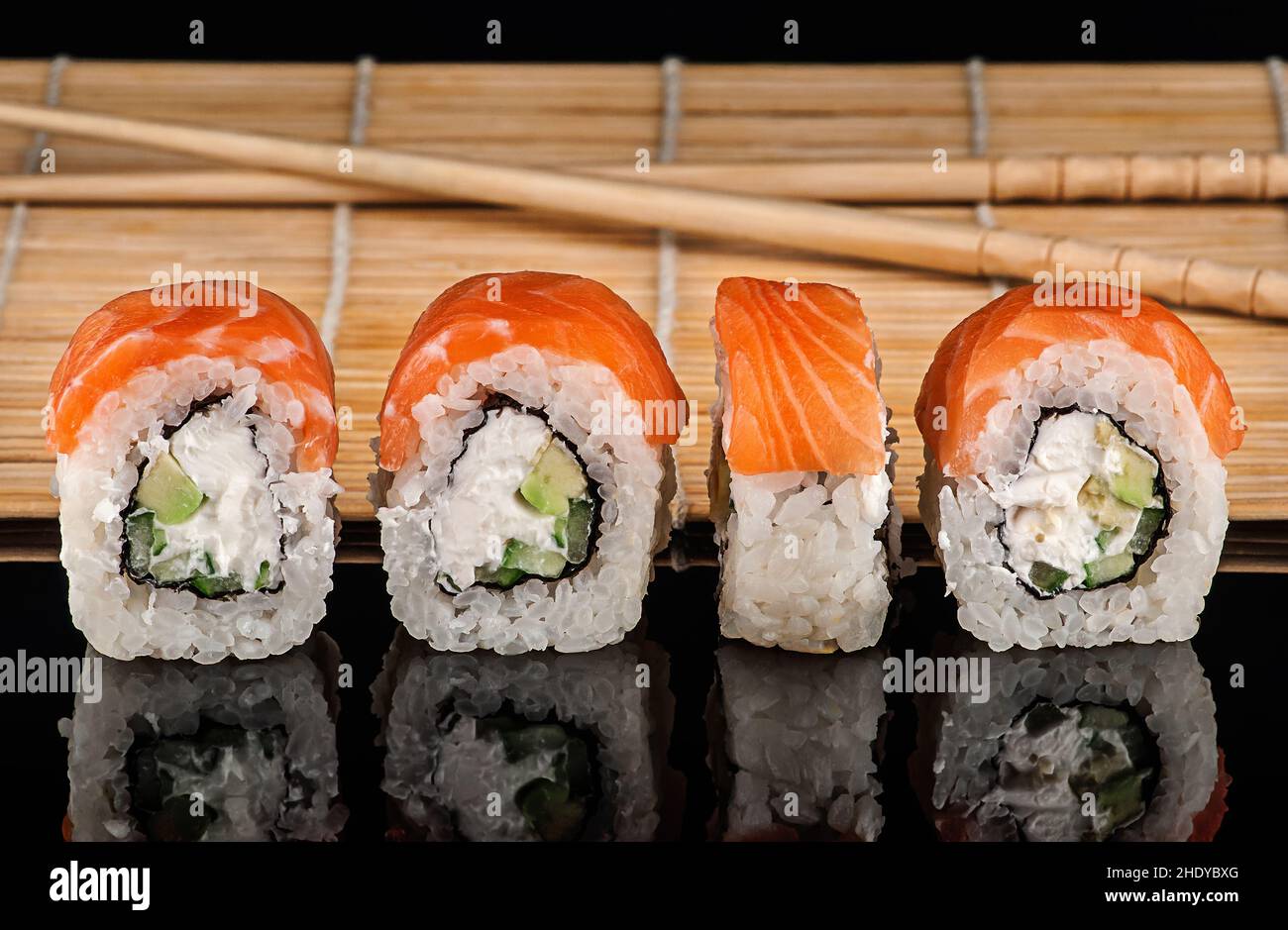 sushi, dentro fuori rotoli, uramaki, sushi, uramakis Foto Stock