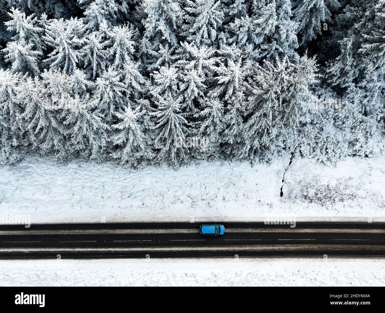 West Lothian, Regno Unito. 07th Jan 2022. I conducenti si fanno strada lungo il A71 in West Lothian dopo la prima grave caduta di neve dell'inverno ha colpito la cintura centrale. (c) credito: Dave Johnston/Alamy Live News Foto Stock