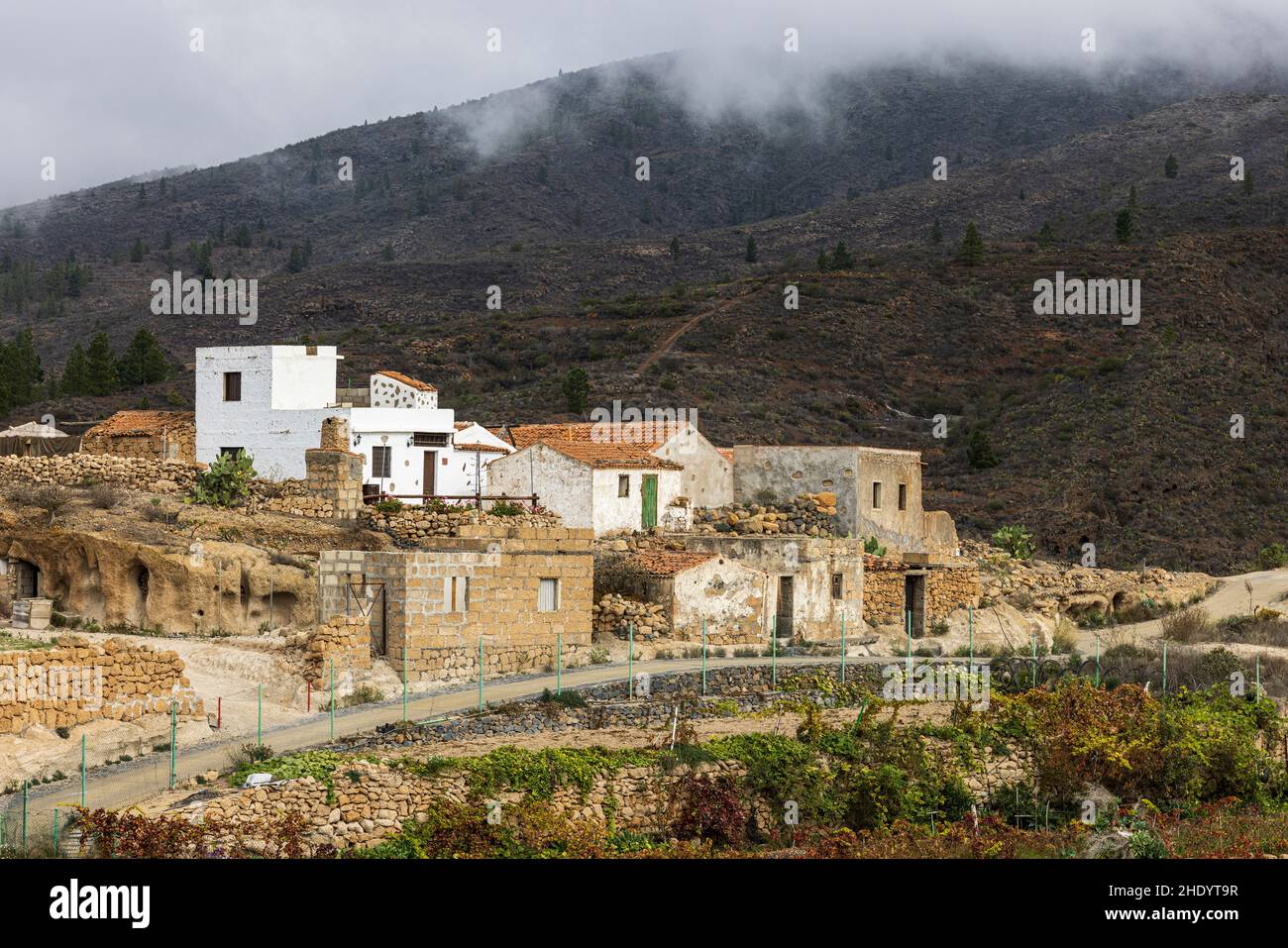 Villaggio di montagna e terrazzi agricoli di Las Fuentes, Guia de Isora, Tenerife, Isole Canarie, Spagna Foto Stock