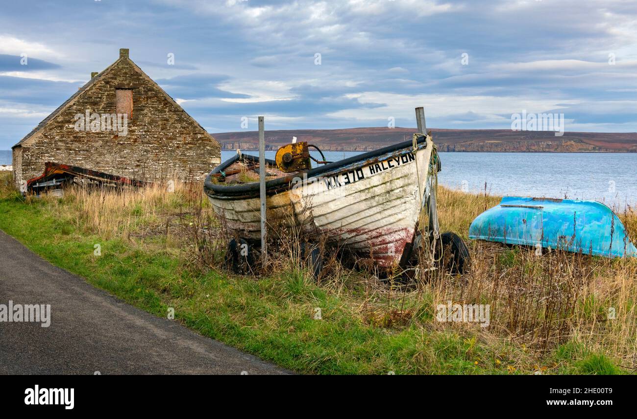 Porto di Castletown con Dunnett Head in lontananza. Caithness sulla costa settentrionale della Scozia. Dunnett Head è il punto più settentrionale del m britannico Foto Stock