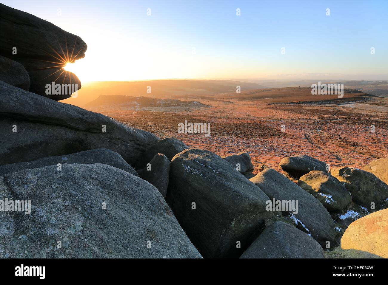 La vista da Higger Tor su Hathersage Moor nel Peak District National Park, South Yorkshir, Inghilterra Foto Stock