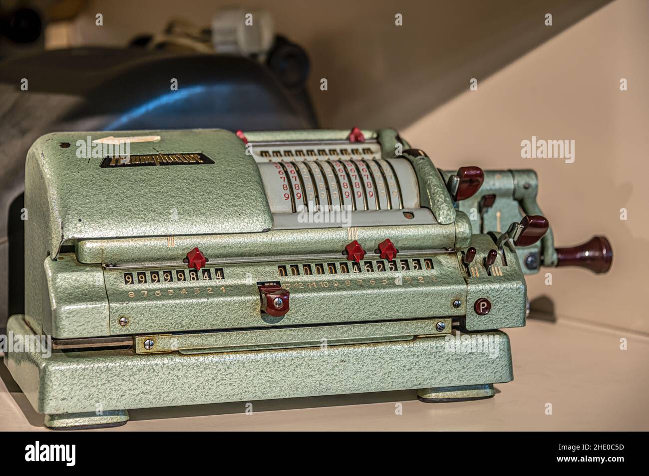 Calcolatrice meccanica dal VEB Triumphator Werke Mölkau nei pressi di Lipsia, Germania Foto Stock