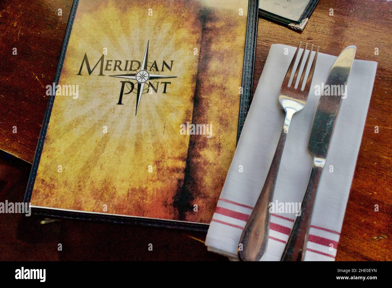 Il ristorante Meridian Pint propone piatti Americani/meridionali e una grande lista di birre artigianali in rustiche dighe di legno rigenerate a Washington D.C., USA Foto Stock