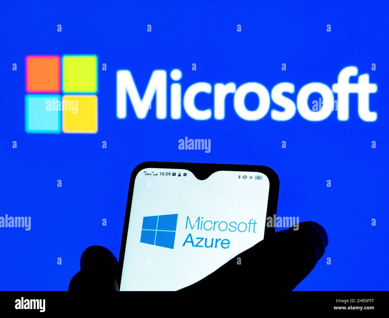 Ucraina. 07th Jan 2022. In questa foto è illustrato un logo Microsoft Azure visualizzato su uno smartphone (Photo by Igor Golovniov/SOPA Images/Sipa USA) Credit: Sipa USA/Alamy Live News Foto Stock