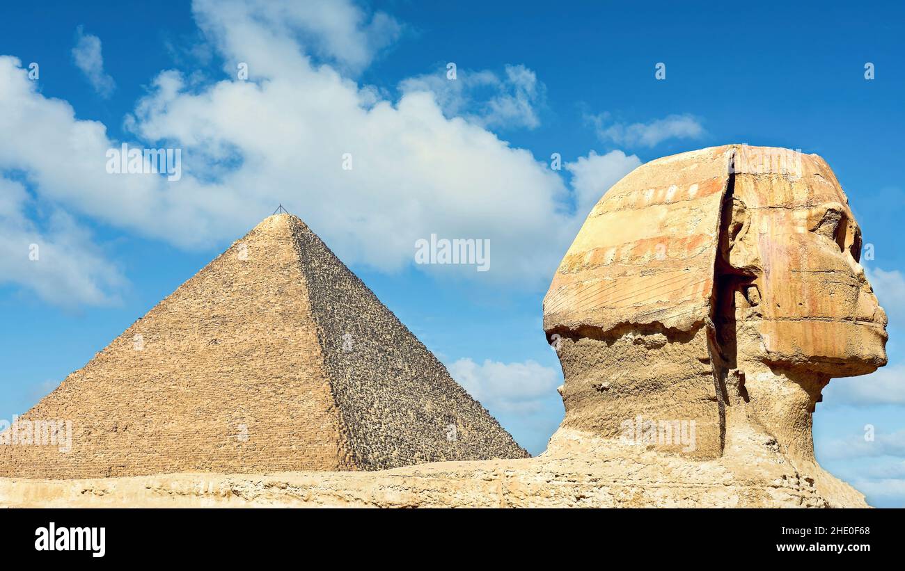 La Sfinge e piramide di Cheope, Giza, Egitto. Foto Stock