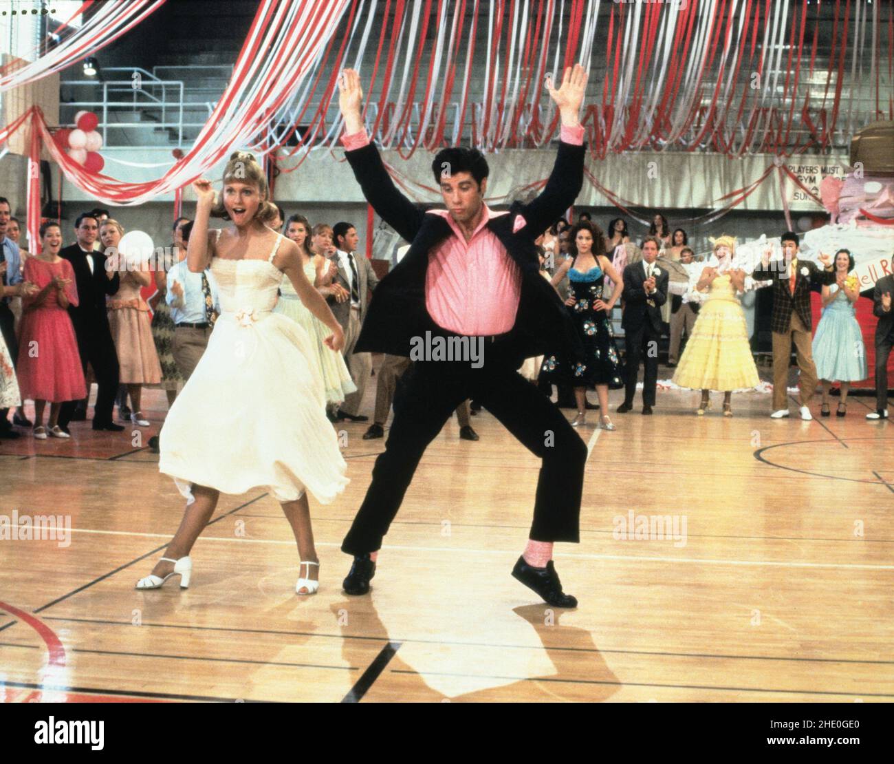 DATA DI RILASCIO: 16 giugno 1978. TITOLO DEL FILM: Grease. CASA DI PRODUZIONE: Paramount Pictures. DIRETTORE: Randal Kleiser. TRAMA: Buona ragazza Sandy e greaser Danny si innamorò durante l'estate. Ma quando inaspettatamente scoprono che ora sono nella stessa scuola superiore, saranno in grado di riaccendere il loro romanticismo. PROTAGONISTI: OLIVIA NEWTON-JOHN come Sandy, JOHN TRAVOLTA come Danny. (Credit Image: © Paramount Pictures/Entertainment Pictures) Foto Stock