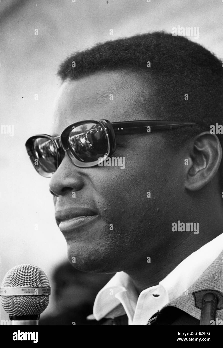 24 maggio 1968; Washington District of Columbia, USA; attore SIDNEY POITIER alla Campagna dei popoli poveri, Resurrection City a Washington D.C. (Credit Image: © Keystone Press Agency/ZUMA Wire) Foto Stock