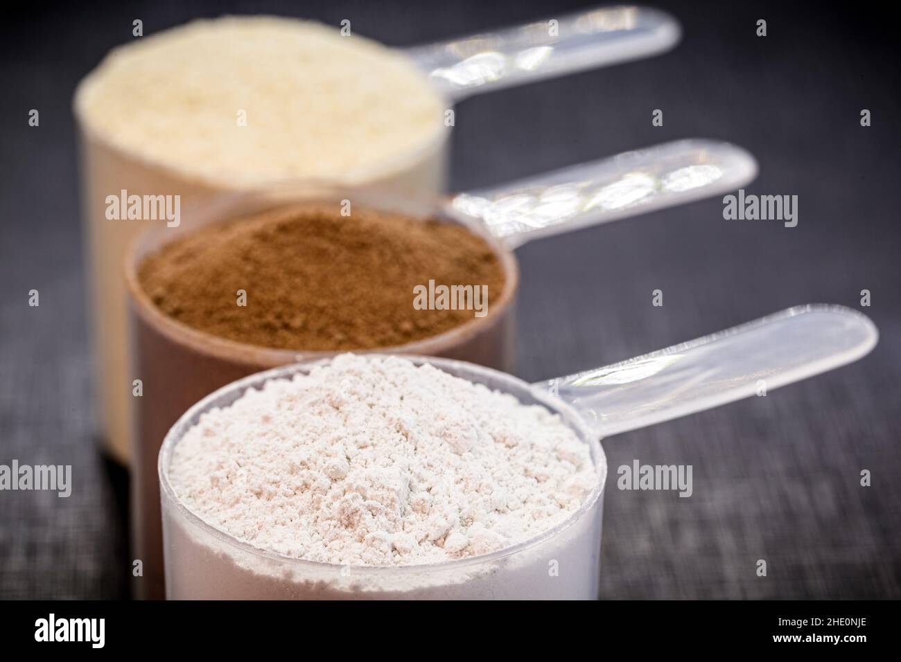 cucchiaio dosatore con caseina e creatina, integratori alimentari in  polvere, proteine o aminoacidi utilizzati dagli atleti Foto stock - Alamy