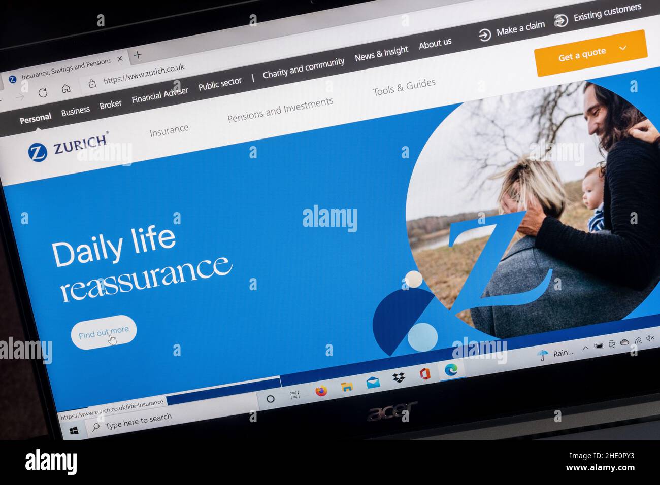 Sito web della compagnia assicurativa di Zurigo su un computer portatile, Regno Unito. Pagina assicurazione vita. Foto Stock