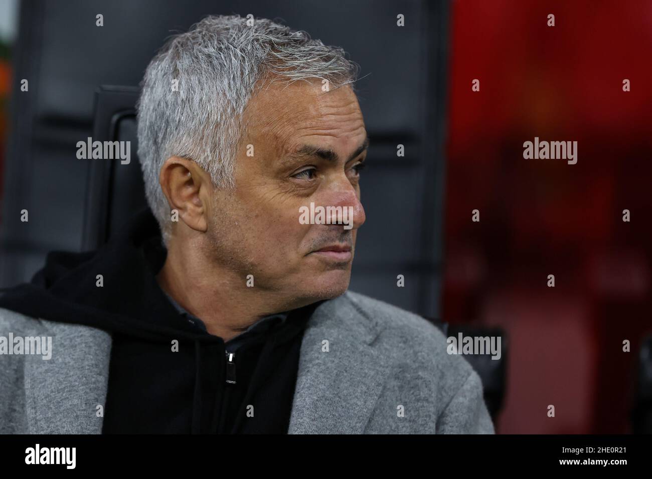 Jose Mourinho Capo allenatore di AS Roma guarda durante la serie Una