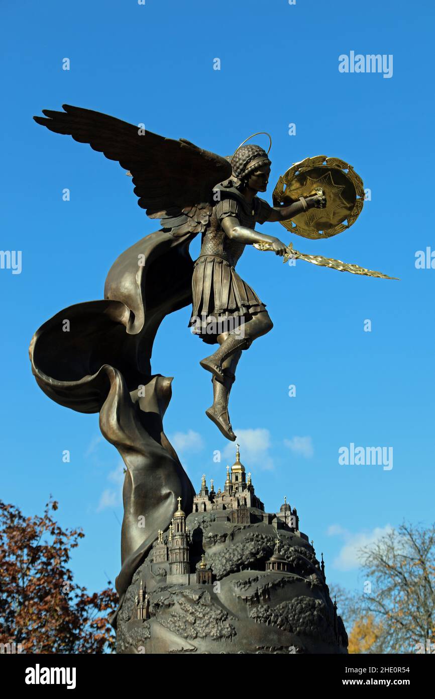 Fontana di Michele Arcangelo a Kyiv, aperta nel 2020 Foto Stock