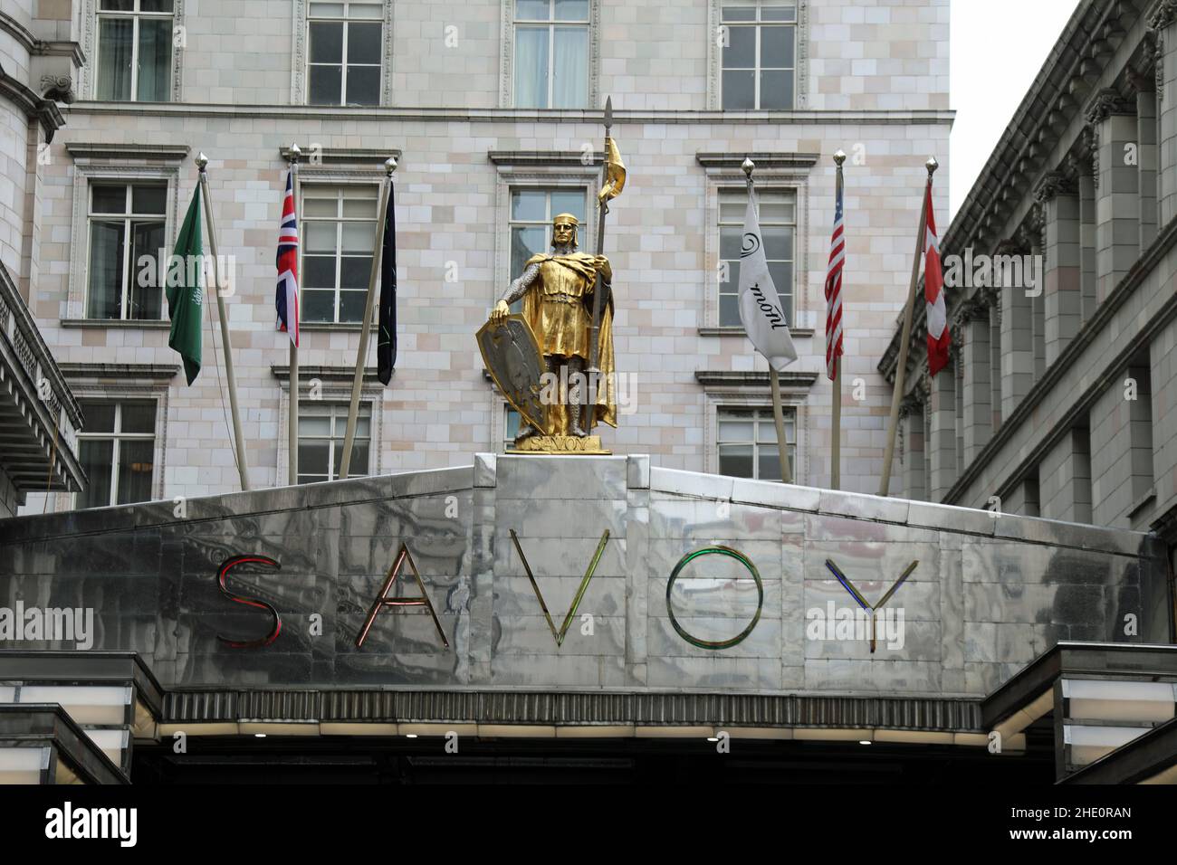 Il famoso Savoy Hotel presso lo Strand di Londra Foto Stock