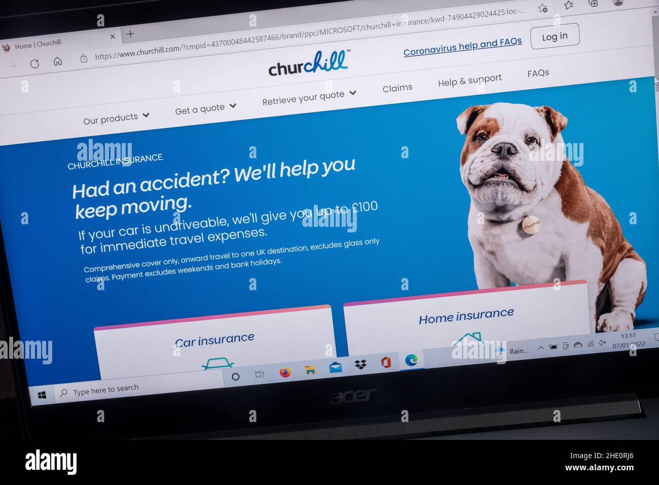 Churchill Insurance Company sito web su un computer portatile, Regno Unito, con mascotte bulldog. Pagina assicurazione auto. Foto Stock