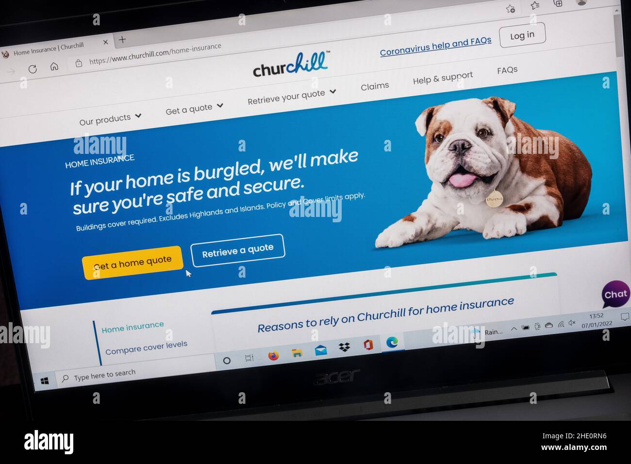Churchill Insurance Company sito web su un computer portatile, Regno Unito, con mascotte bulldog. Pagina Home Insurance. Foto Stock