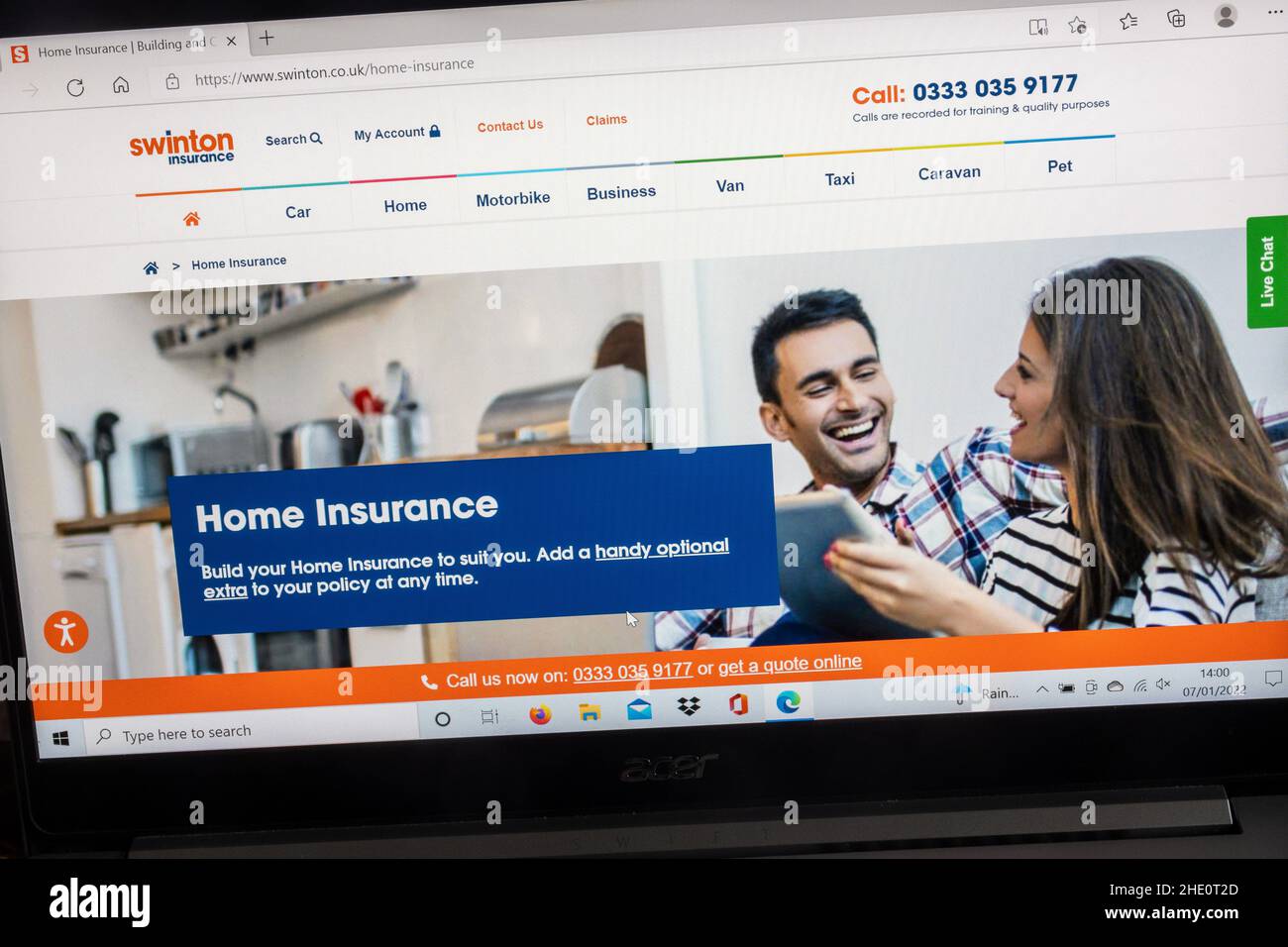 Sito web della società di assicurazione Swinton su un computer portatile, Regno Unito. Pagina Home Insurance. Foto Stock