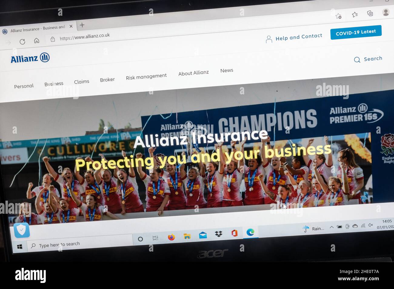 Sito web della compagnia di assicurazioni Allianz su un computer portatile, Regno Unito Foto Stock