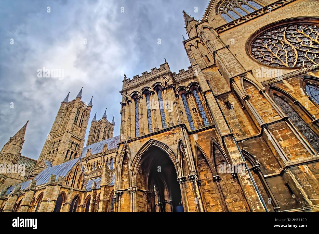 Regno Unito, Lincolnshire, Lincoln Cathedral Western Towers e South Facade Foto Stock