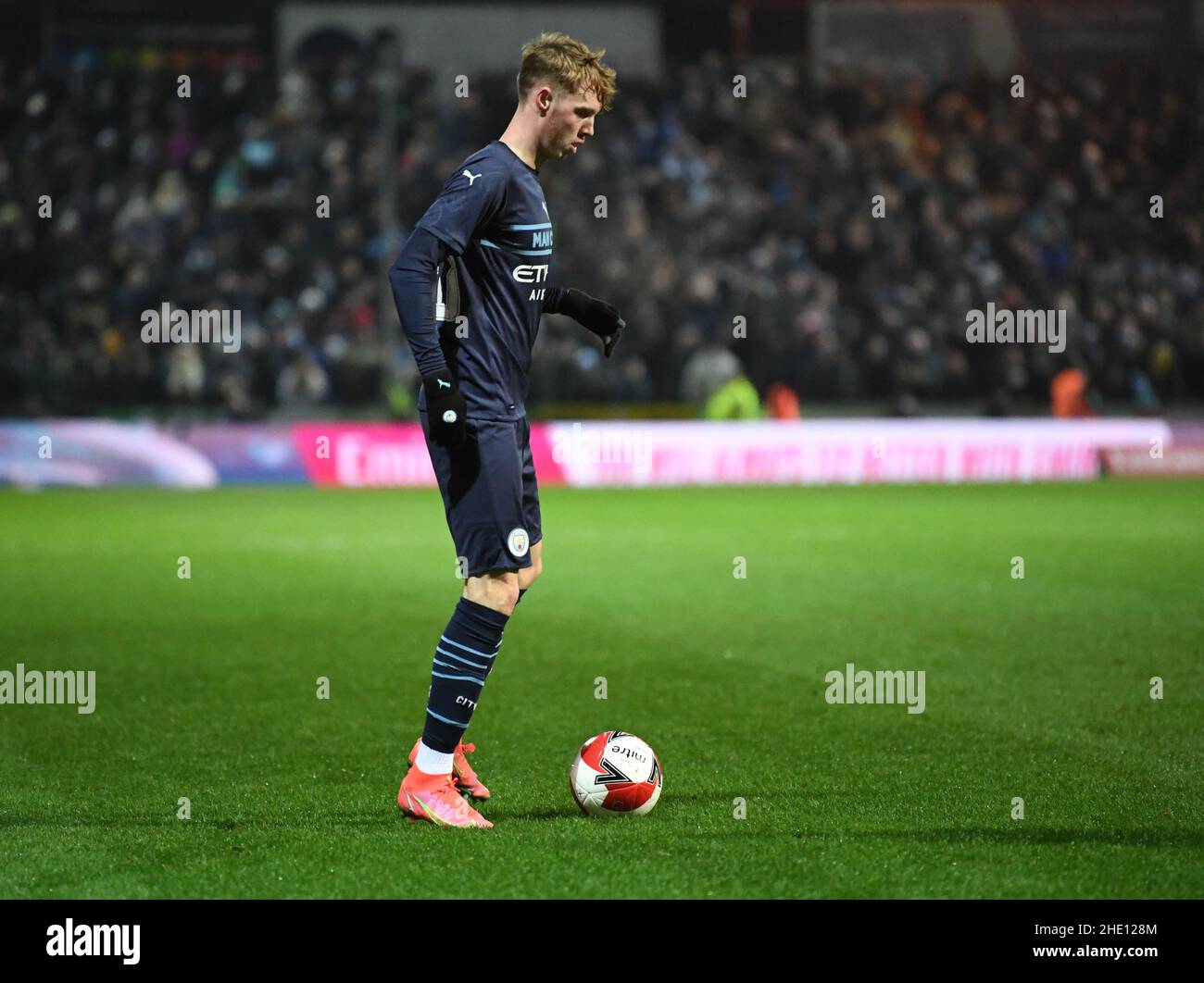 Swindon, Wiltshire, Regno Unito. 7th giugno 2022. 7th gennaio 2022: County Ground, Swindon, Wilstshire, Inghilterra: Fa Cup 3rd Round Football, Swindon Town contro Manchester City: Cole Palmer di Manchester City sulla palla credito: Action Plus Sports Images/Alamy Live News Foto Stock