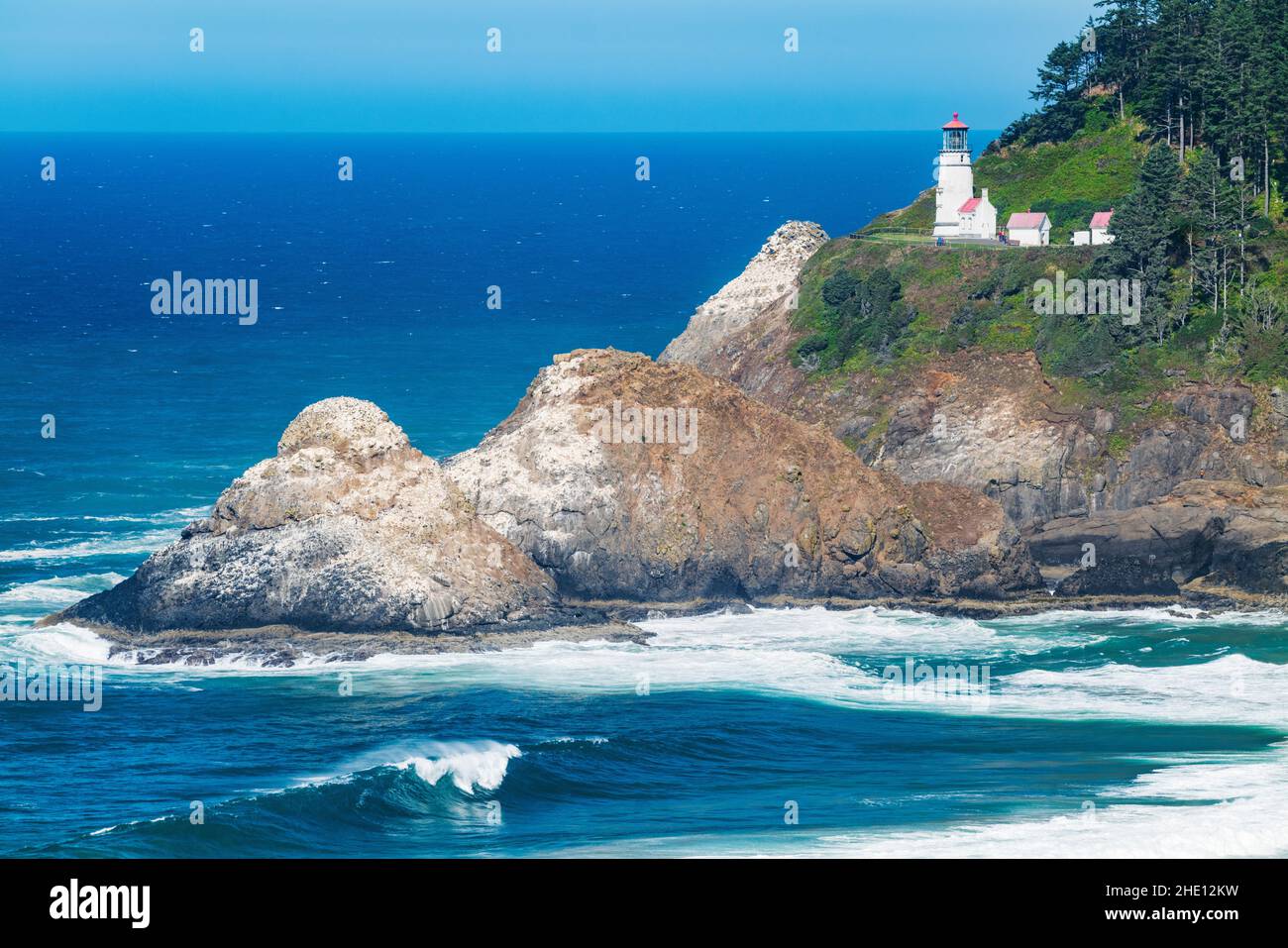 Faro di Heceta Head; punto panoramico di Heceta Head Lighthouse state; tra Yachats e Firenze; Oceano Pacifico; costa dell'Oregon; USA Foto Stock