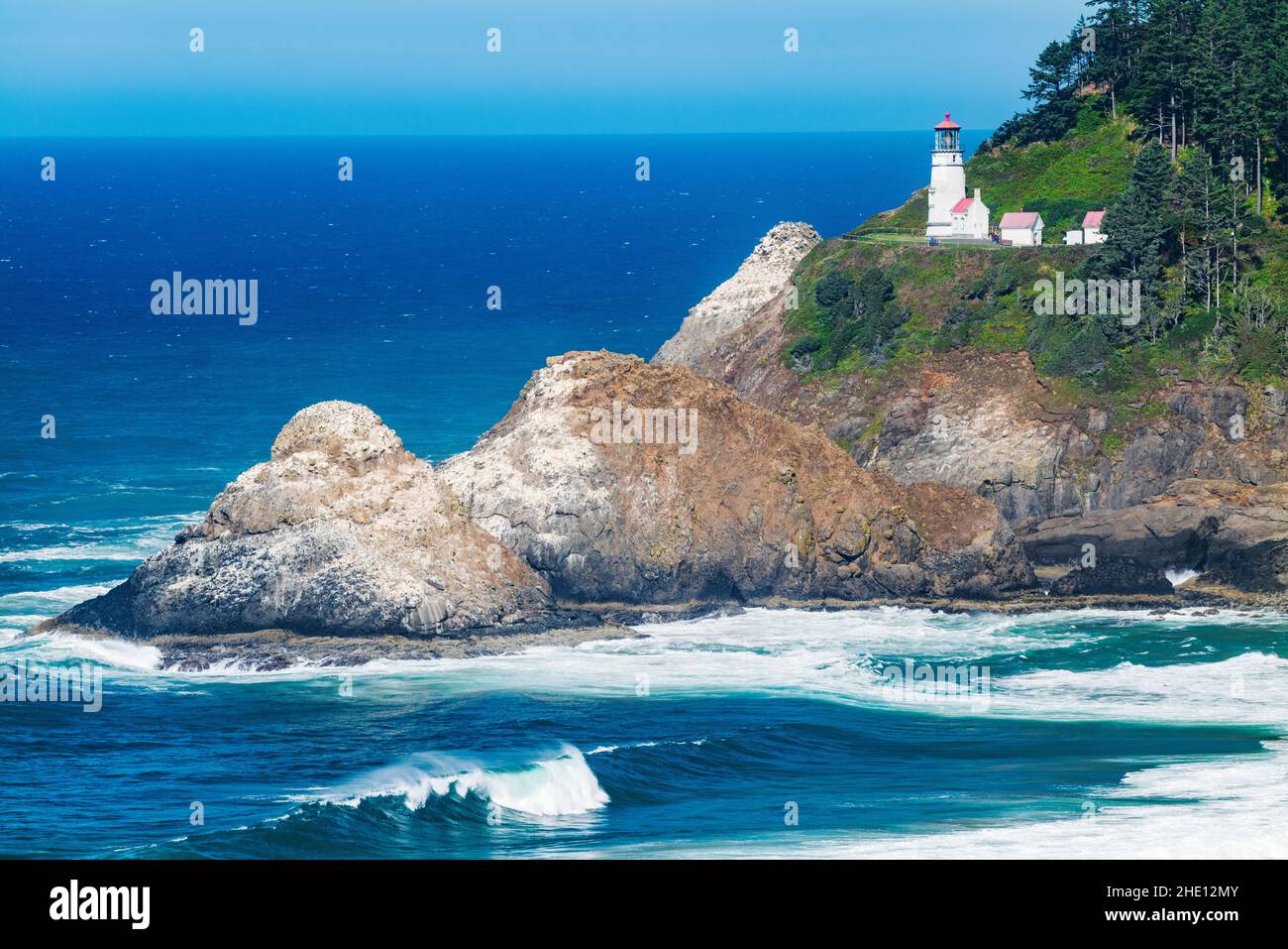 Faro di Heceta Head; punto panoramico di Heceta Head Lighthouse state; tra Yachats e Firenze; Oceano Pacifico; costa dell'Oregon; USA Foto Stock