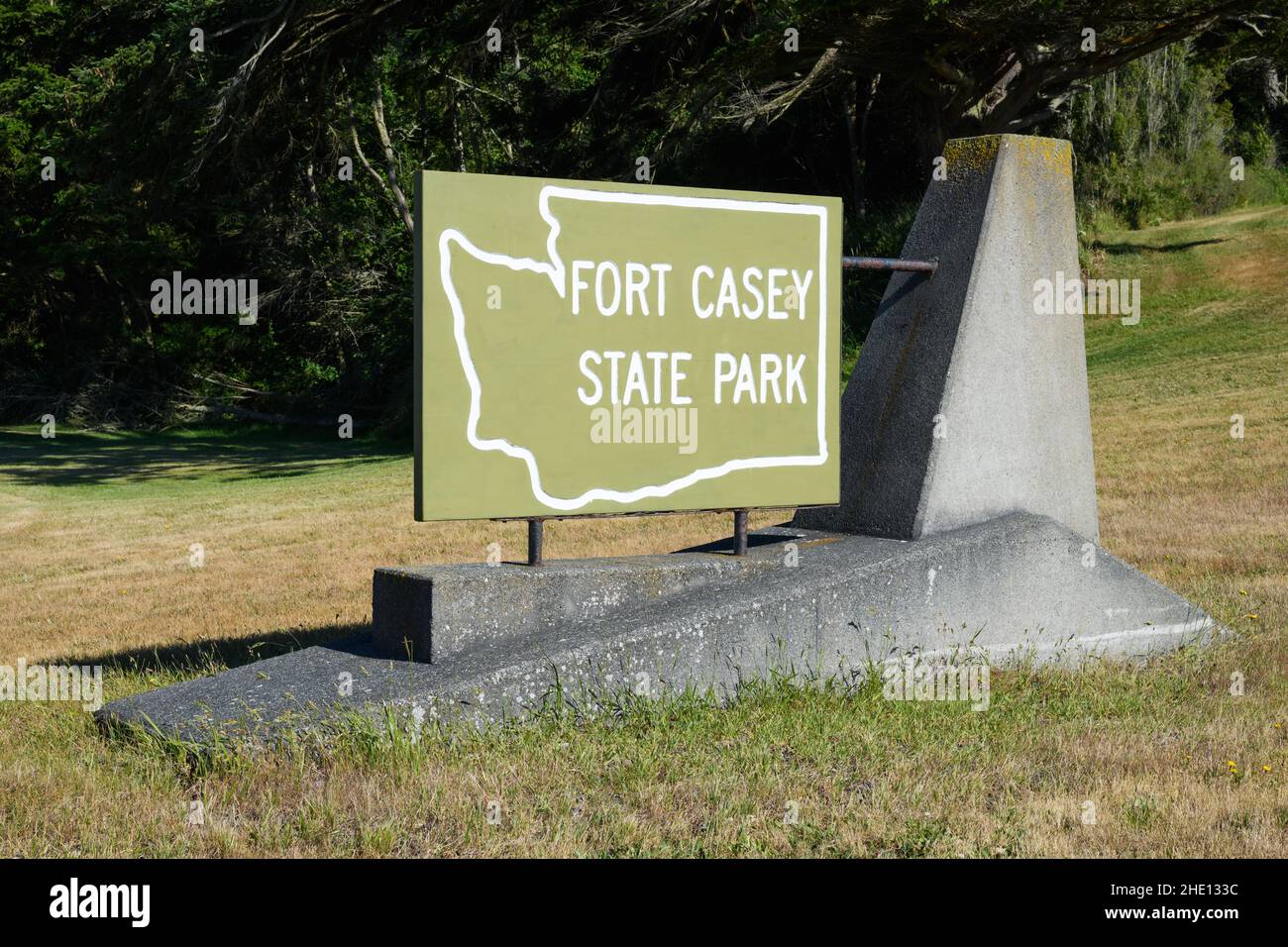 Coupéville, WA, USA - 23 giugno 2021; insegna per Fort Casey state Park con una base progettata. Il Parco si trova sull'Isola di Whidbey, nello Stato di Washington Occidentale Foto Stock