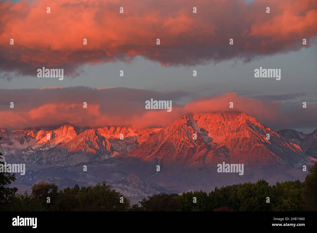 alba sul monte Basin nella Sierra orientale da Bishop California Foto Stock