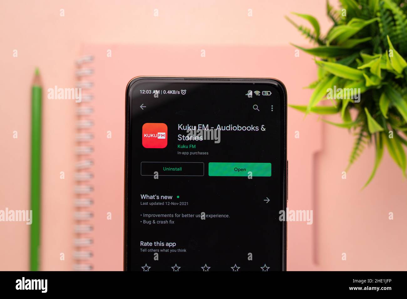 West Bangal, India - 15 dicembre 2021 : KUKU FM logo sullo schermo del telefono immagine stock. Foto Stock