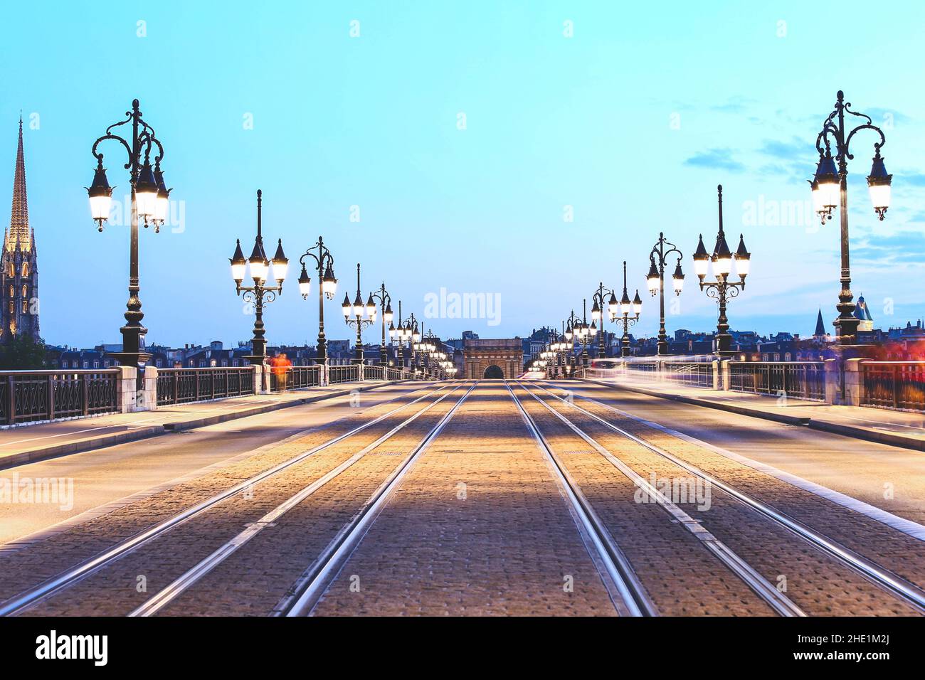 Pont de Pierre sul fiume Garonne a Bordeaux, Francia Foto Stock