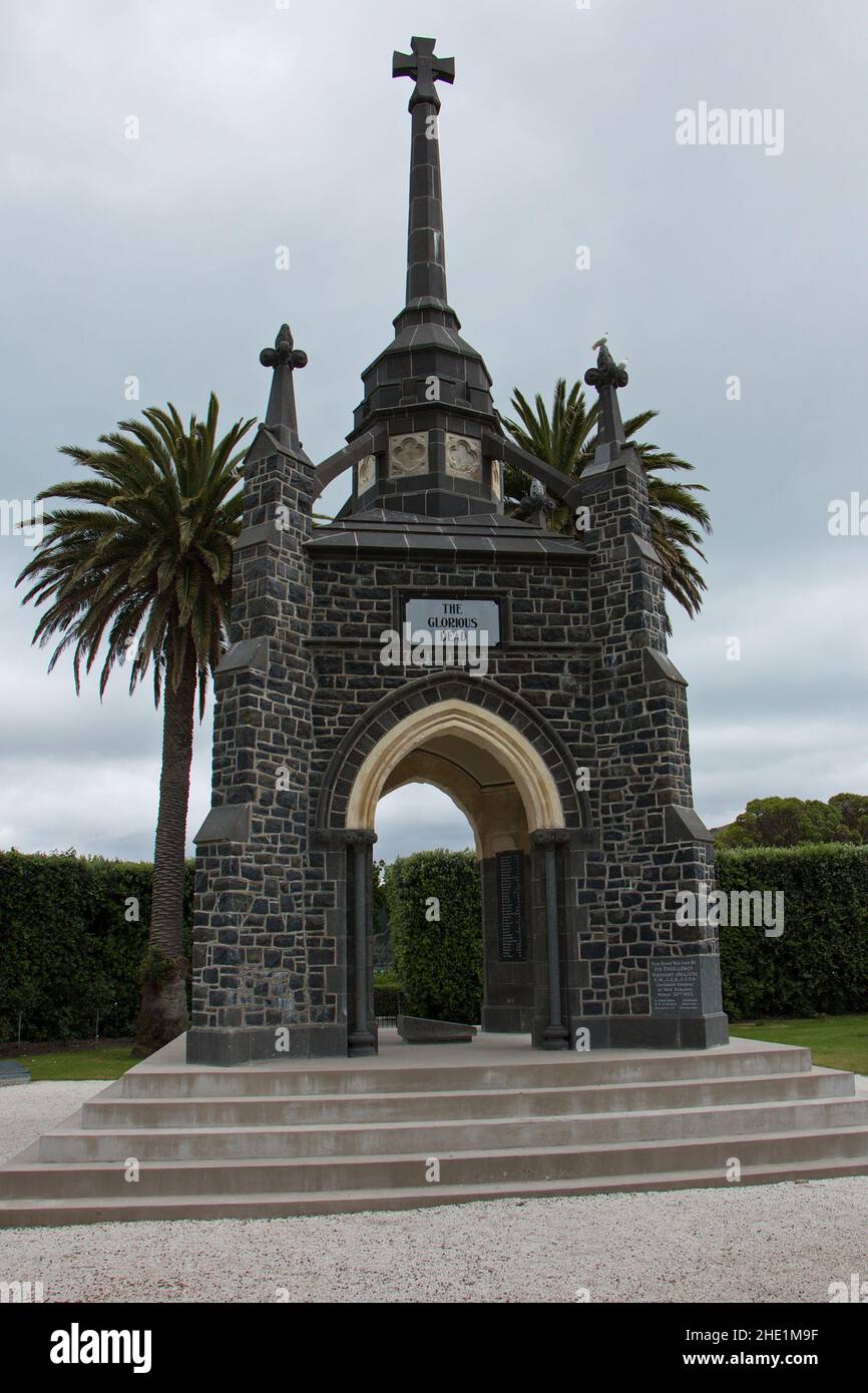 Primo memoriale mondiale della guerra ad Akaroa sulla penisola di Banks, sull'Isola del Sud della Nuova Zelanda Foto Stock