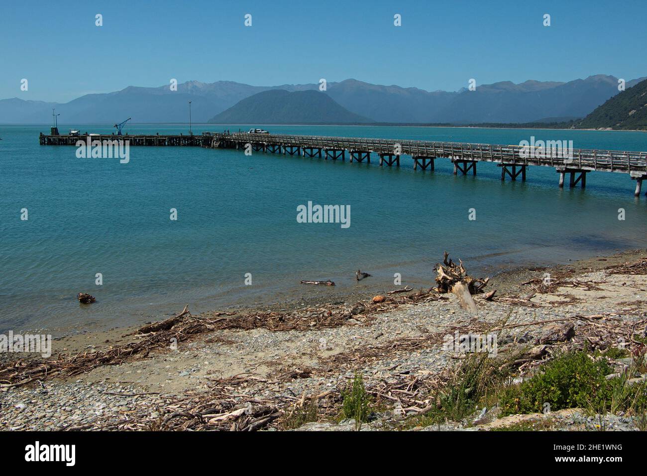 Jetty a Jackson Bay nel Mount Aspiring National Park, West Coast sull'Isola del Sud della Nuova Zelanda Foto Stock