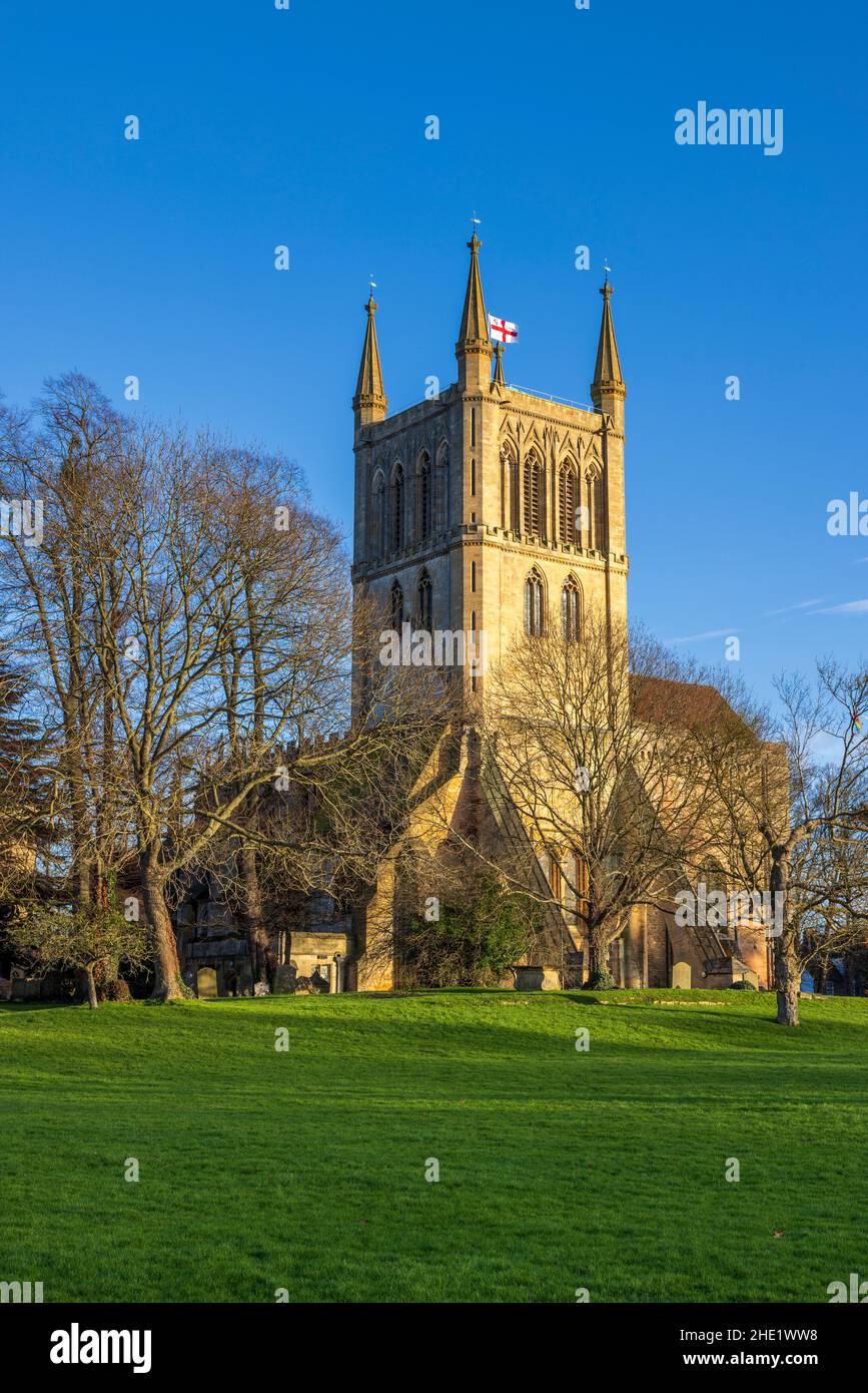 Chiesa di Pershore Abbey nel sole d'inverno, Worcestershire, Inghilterra Foto Stock