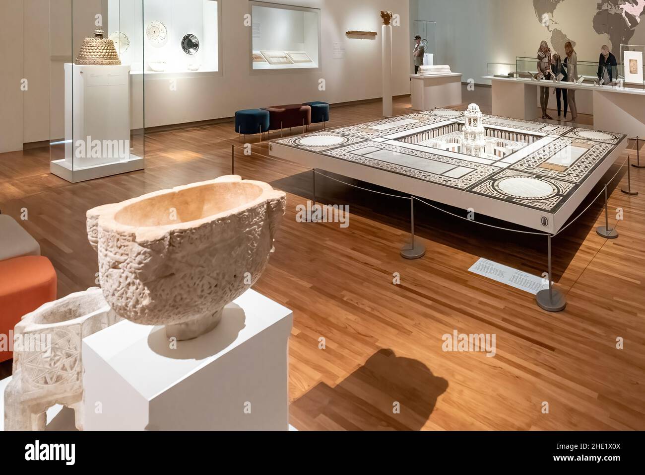 Vista grandangolare del condotto principale. Il Museo Aga Khan è un museo di arte islamica, arte iraniana e cultura musulmana.Gen. 8, 2022 Foto Stock