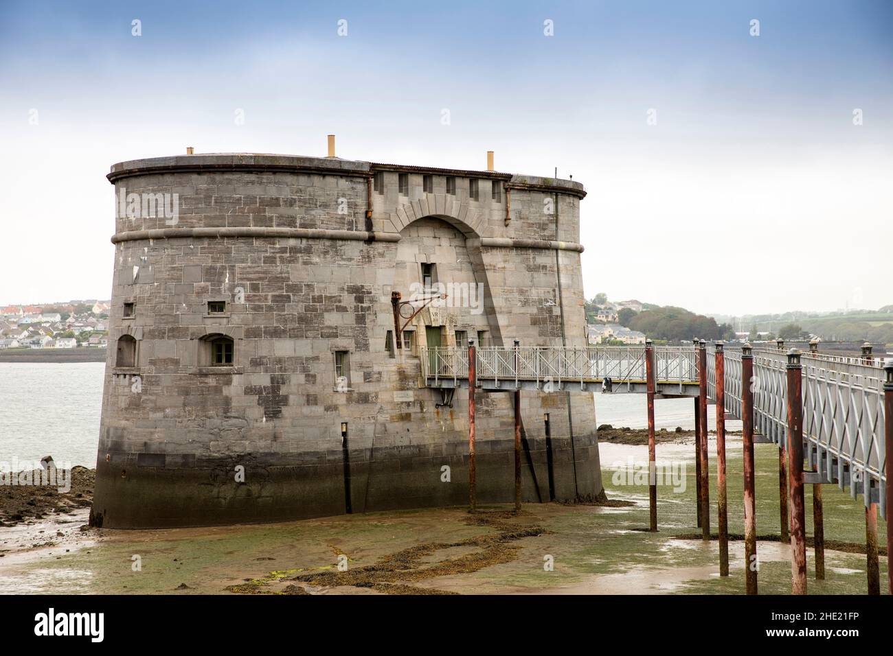 Regno Unito, Galles, Pembrokeshire, Pembroke Dock, 1851 difensive martello Tower Foto Stock