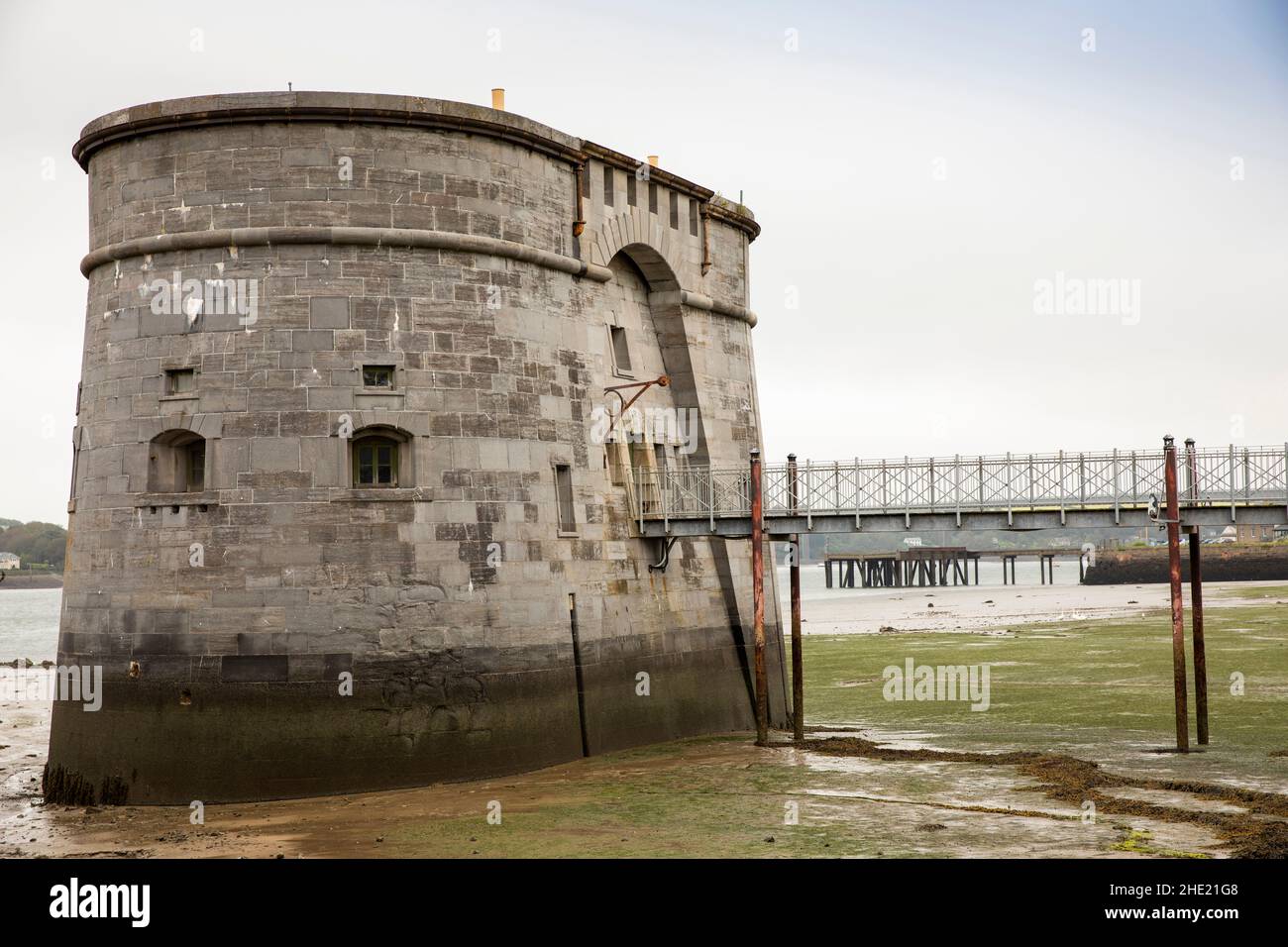 Regno Unito, Galles, Pembrokeshire, Pembroke Dock, 1851 difensive martello Tower Foto Stock