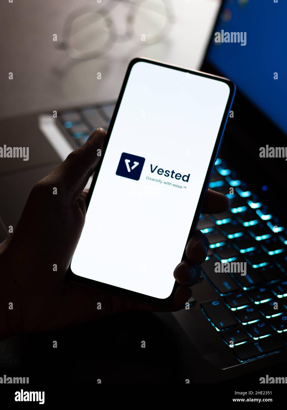 West Bangal, India - 15 dicembre 2021 : logo acquisito sullo schermo del telefono immagine stock. Foto Stock