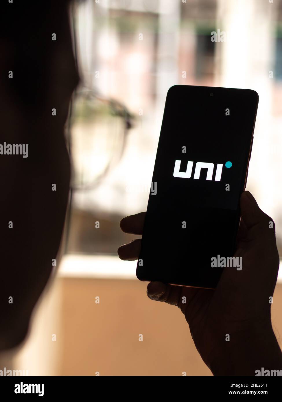 West Bangal, India - 15 dicembre 2021 : il logo delle carte uni sullo schermo del telefono immagine stock. Foto Stock