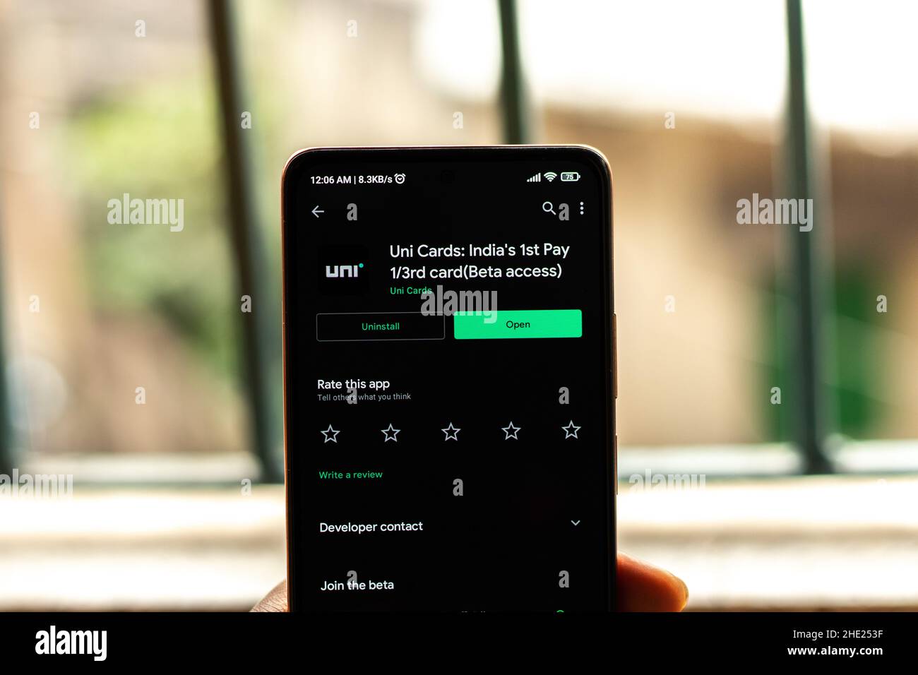 West Bangal, India - 15 dicembre 2021 : il logo delle carte uni sullo schermo del telefono immagine stock. Foto Stock